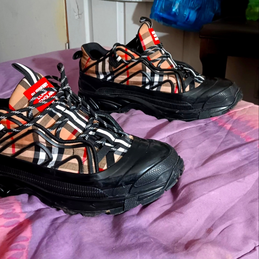 Size 10 beige and black Burberry sneakers